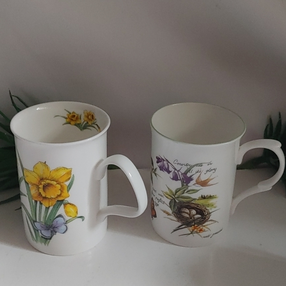 Set of 2 fine Bone China‎ coffee mugs made England